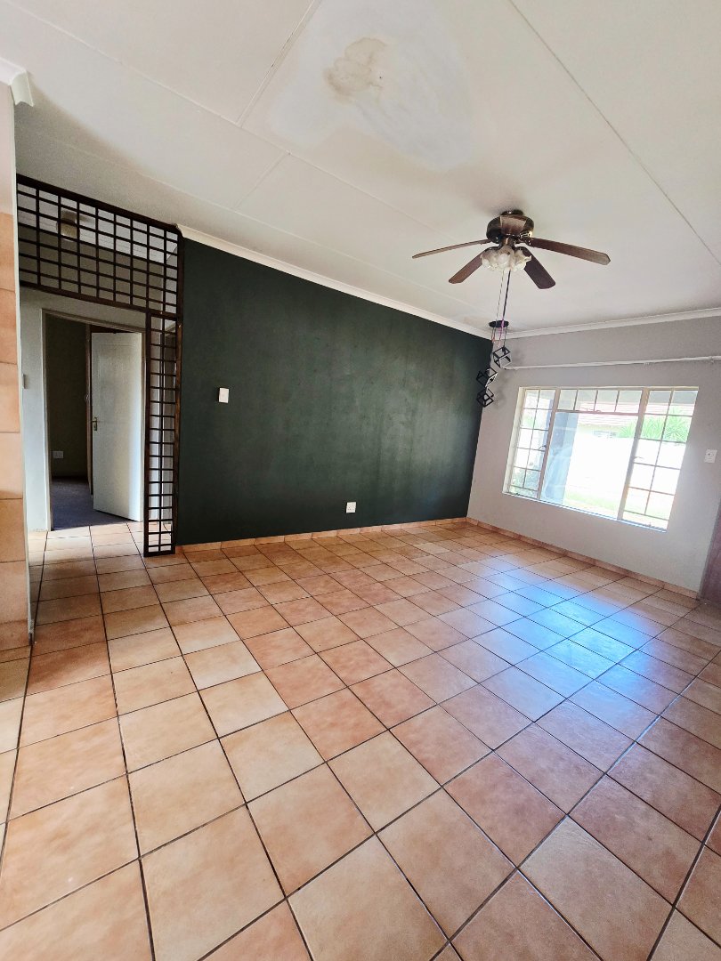 5 Bedroom Property for Sale in Flamwood North West